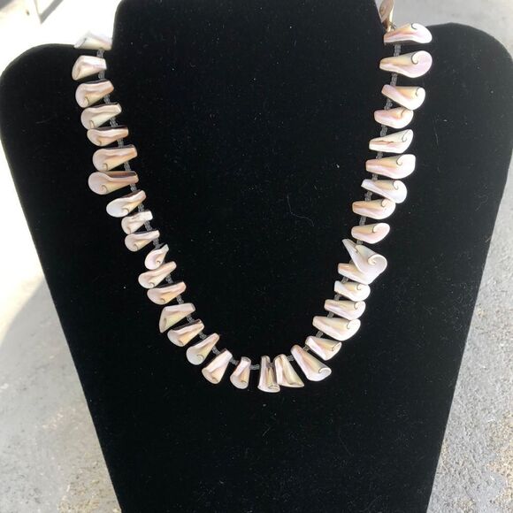 Vintage seashell like necklace - Picture 1 of 5